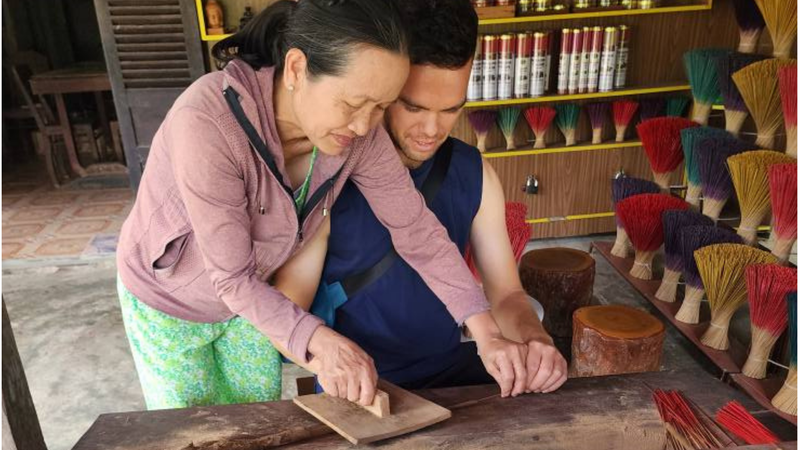 Trải nghiệm làm nhang (hương) - Cơ sở sản xuất Nhang sạch Phố Hội (4)